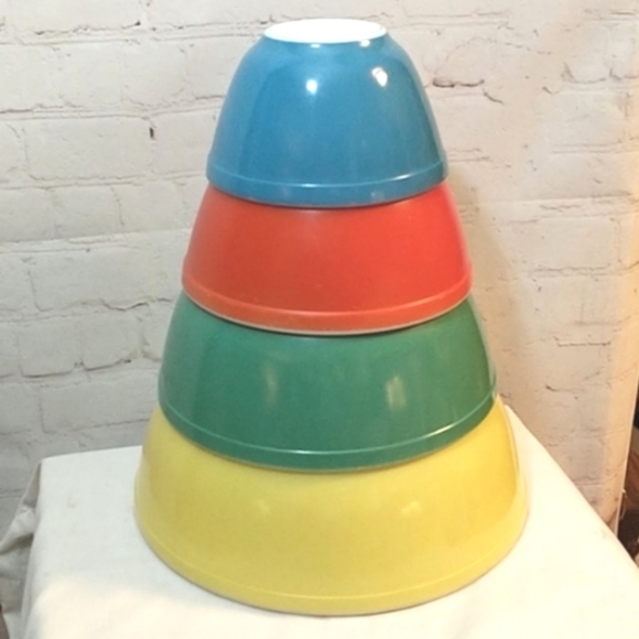 Pyrex Other - VTG Pyrex 1940s Primary Colours 4 PC Mixing Bowl Set